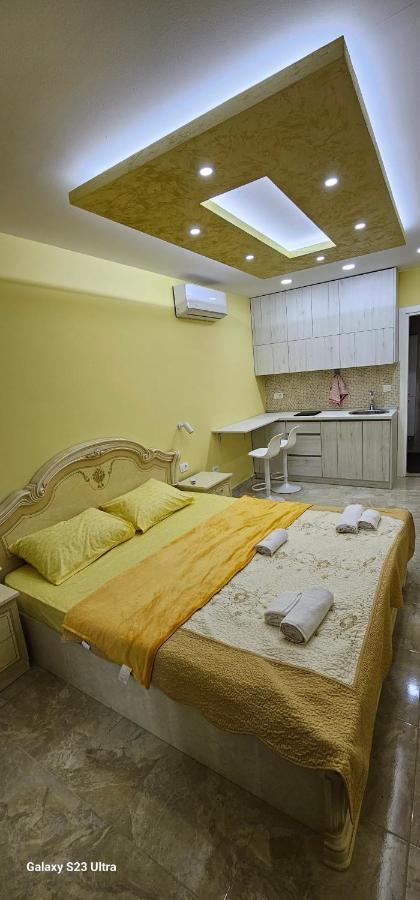Ekonomic Apartmani Golubovci Buitenkant foto